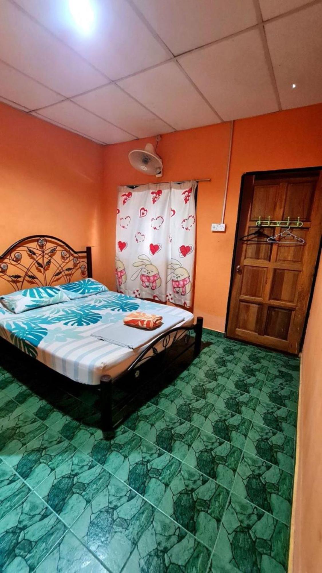 Auberge de jeunesse Rainbow Bed N Bfast à Pantai Cenang  Extérieur photo
